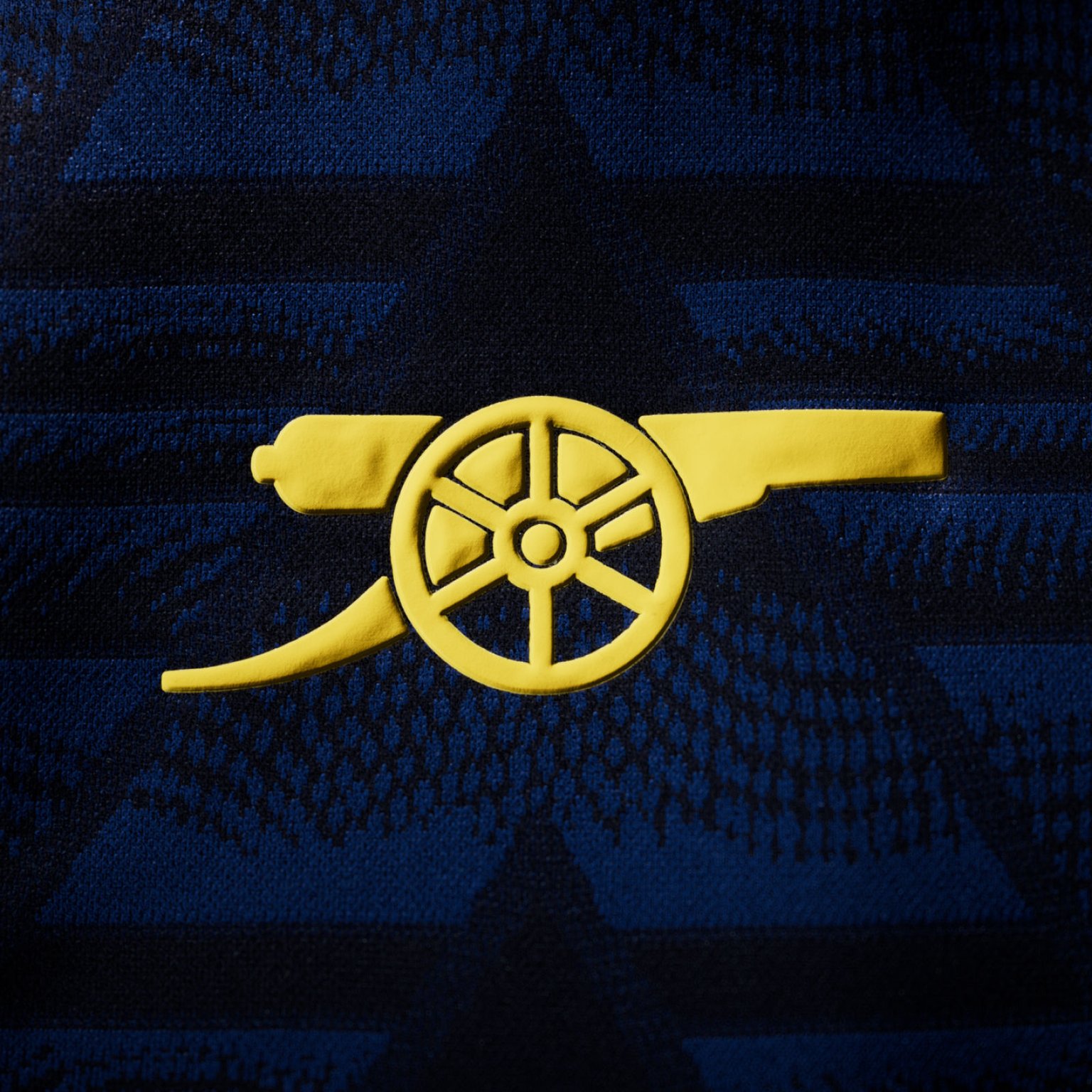 Visual featuring the new Arsenal 26/27 Away kit crest