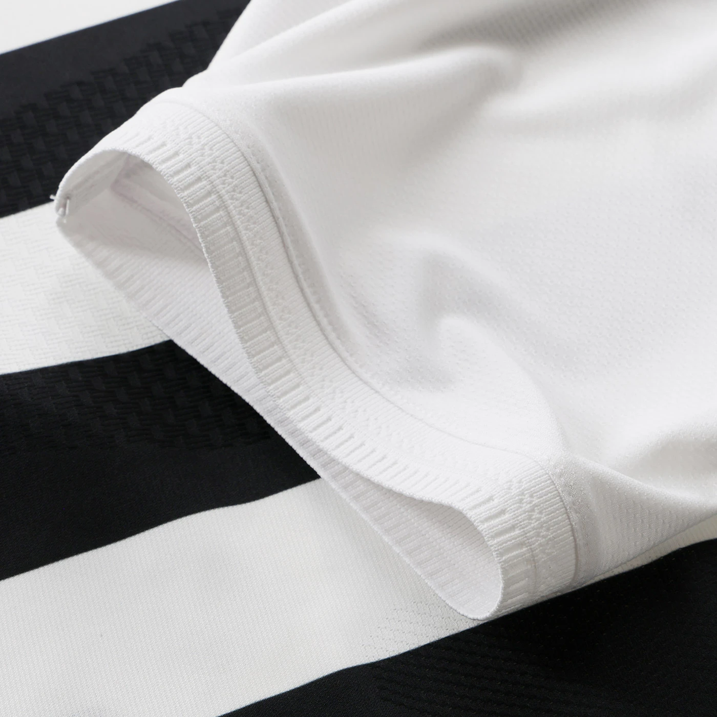 Men's Authentic adidas Juventus Home Jersey 26/27 - Image 14