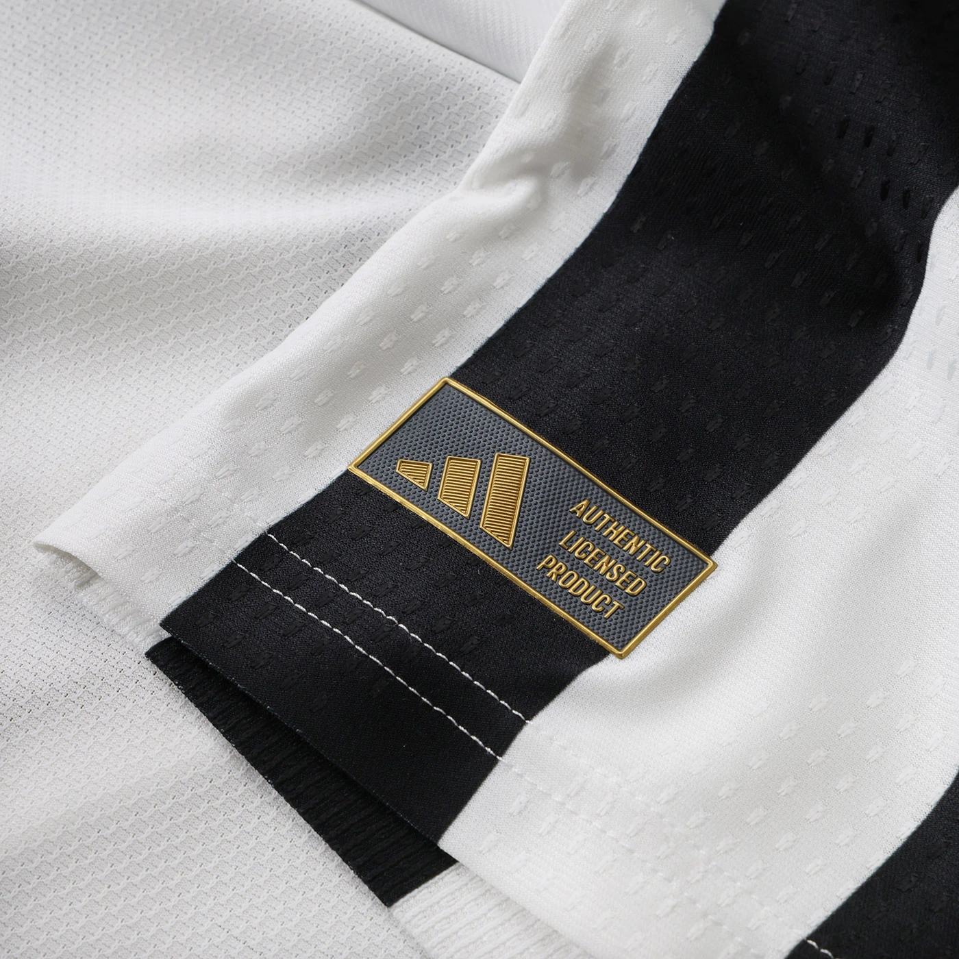 Men's Authentic adidas Juventus Home Jersey 26/27 - Image 12