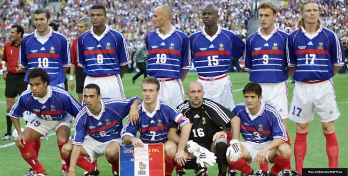 Retro Men's France Home Jersey 1998 - Image 10